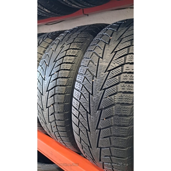 Hankook Winter I-icept IZ2 215/55R17