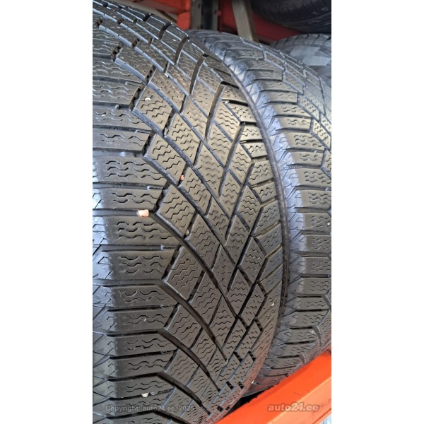 Continental VikingContact7 215/55R17