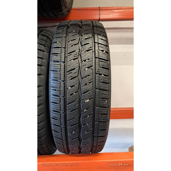 Hankook Winter Icept LV 235/65R16