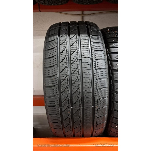 Tracmax Ice-Plus 235/40R18